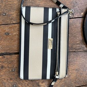Kate Spade leather wristlet. Very good condition